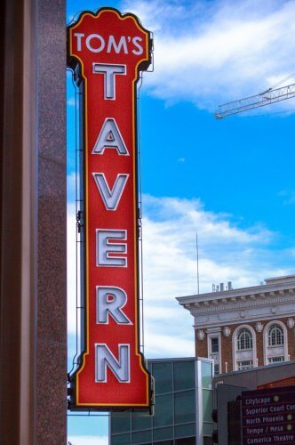 toms-tavern-sign
